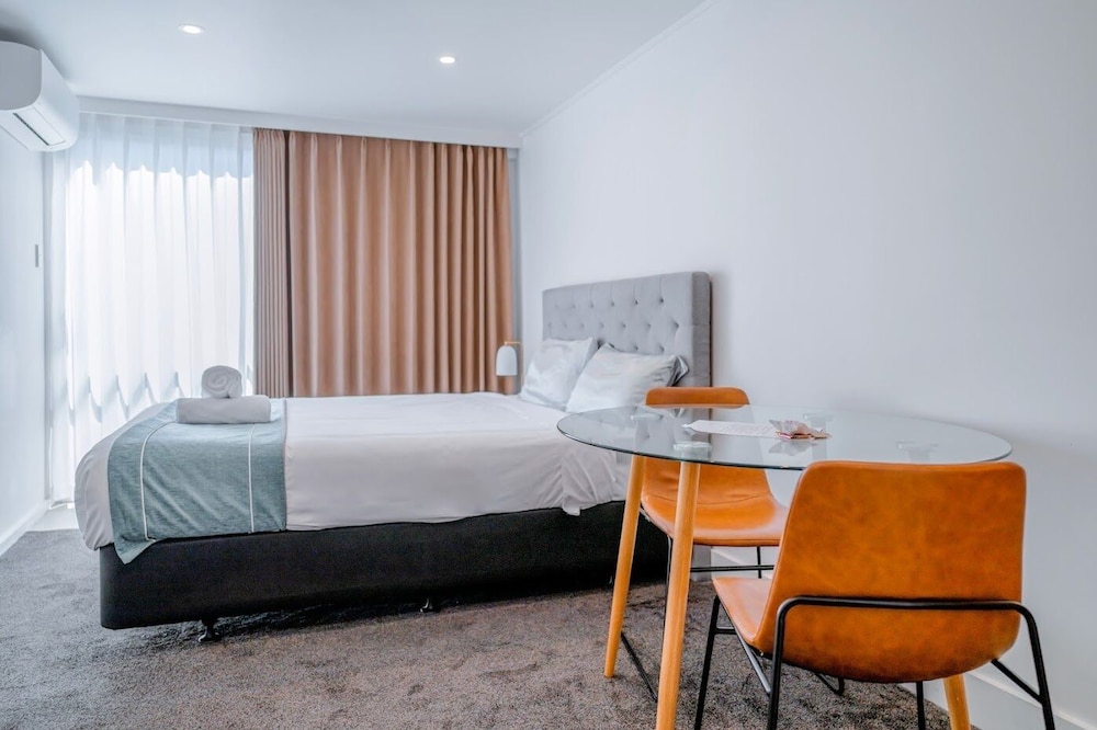 MERIVALE COURT MOTEL 6/30