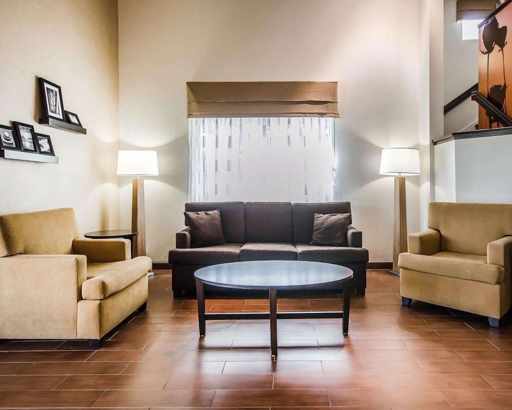 Spark by Hilton Louisville Airport 30/50