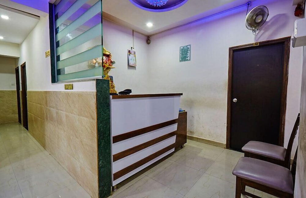 Hotel Galaxy's Vaibhav 6/40
