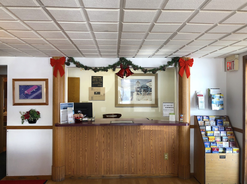 Travelodge by Wyndham Escanaba 7/46