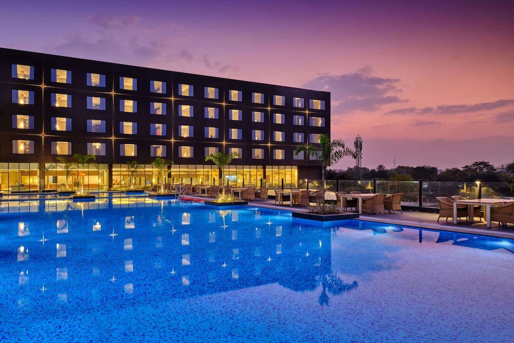 Essentia Luxury Hotel Indore 3/68