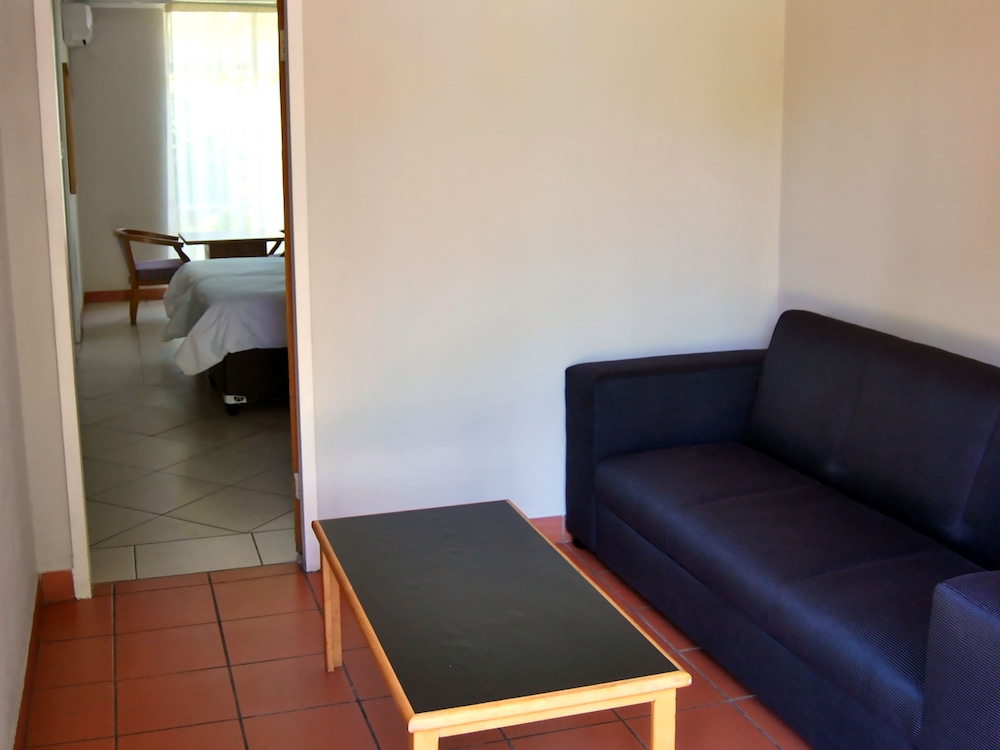 SAFARI LODGE HOTEL & CONVENTION CENTRE 22/50