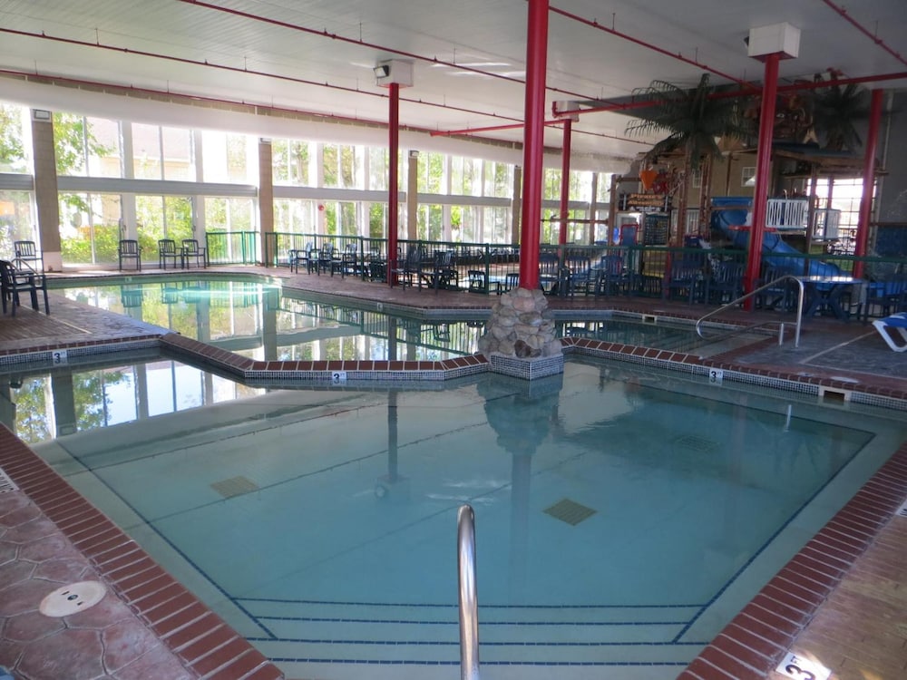 swimming pool spa