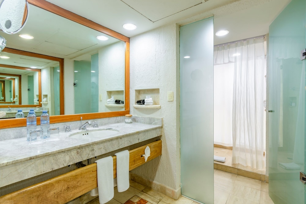 OMNI PUERTO AVENTURAS BEACH RESORT 52/53