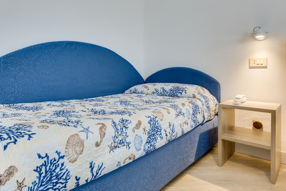 COMFORT, TRIPLE, CITY VIEW