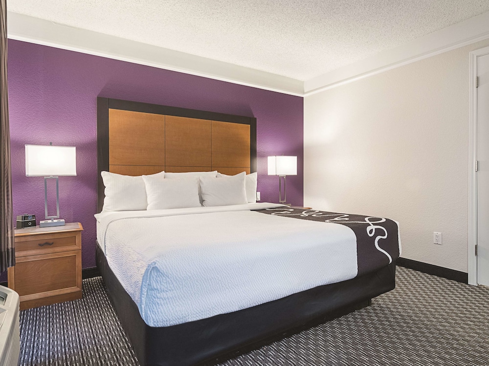 Howard Johnson by Wyndham Sacramento Downtown 37/58