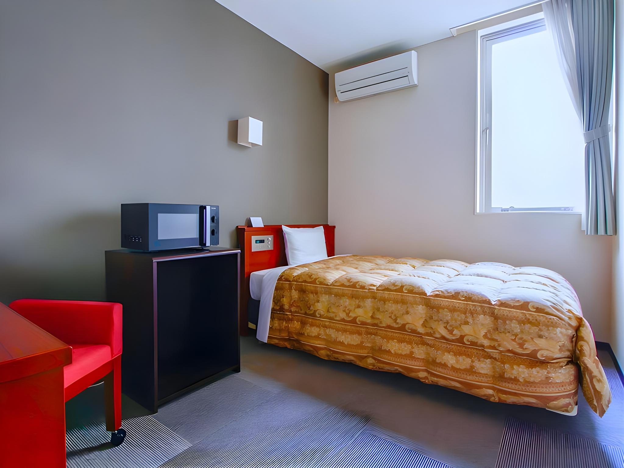 Semi Room, Single, Semi Double Bed