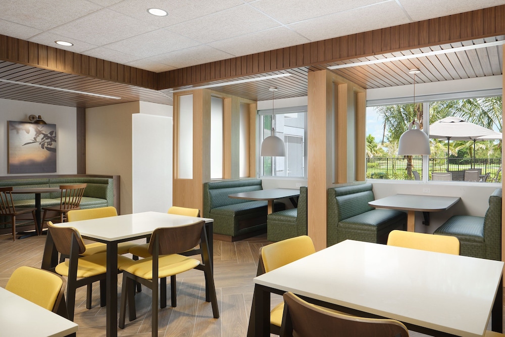 Fairfield Inn & Suites Fort Lauderdale Northwest 16/27