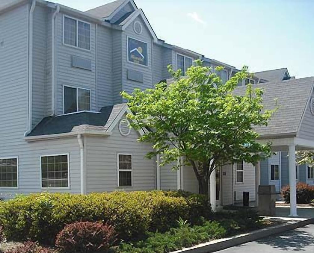 Motel6 Charlotte, NC - University 42/45