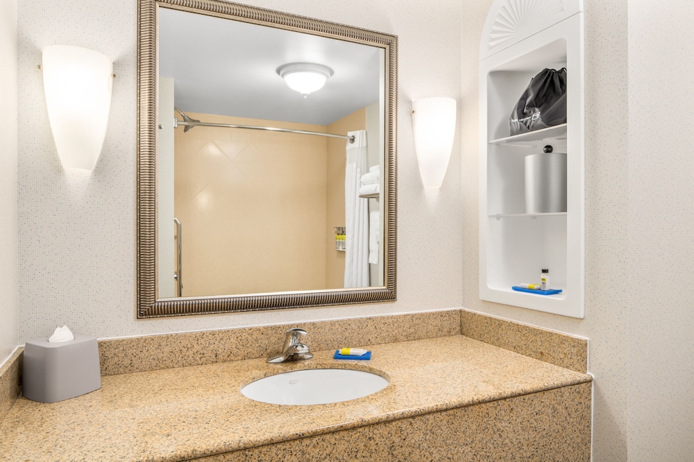 Holiday Inn Express Hotel And Suites Wilmington Newark 30/72