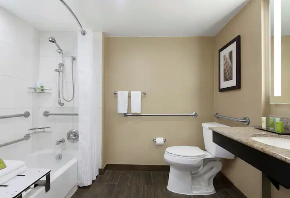 The Singer Oceanfront Resort, Curio Collection by Hilton 16/56