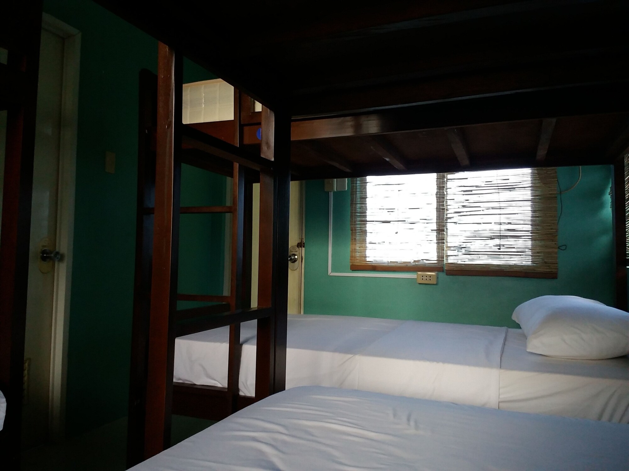 Mixed Dorm, Shared, 6 Bunk Beds
