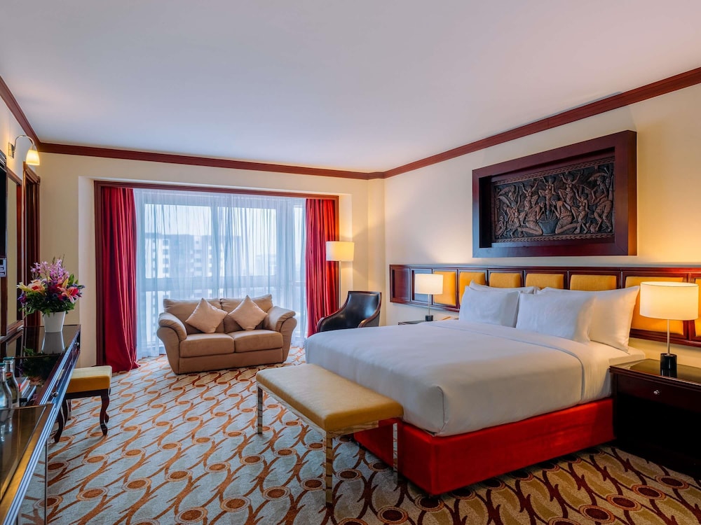 EXECUTIVE, KING BED
