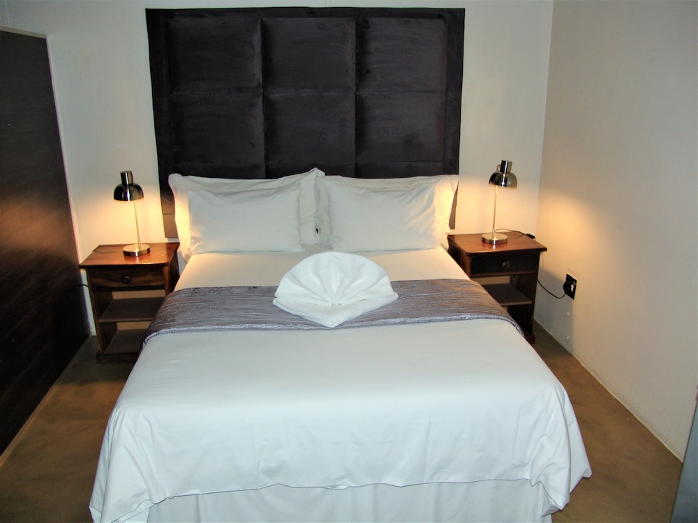 African Moon Corporate House 15/48