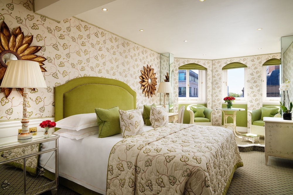 The Chesterfield Mayfair 24/84