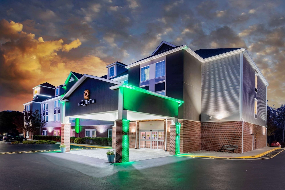 La Quinta Inn Suites By Wyndham Stonington Mystic Area 9/59