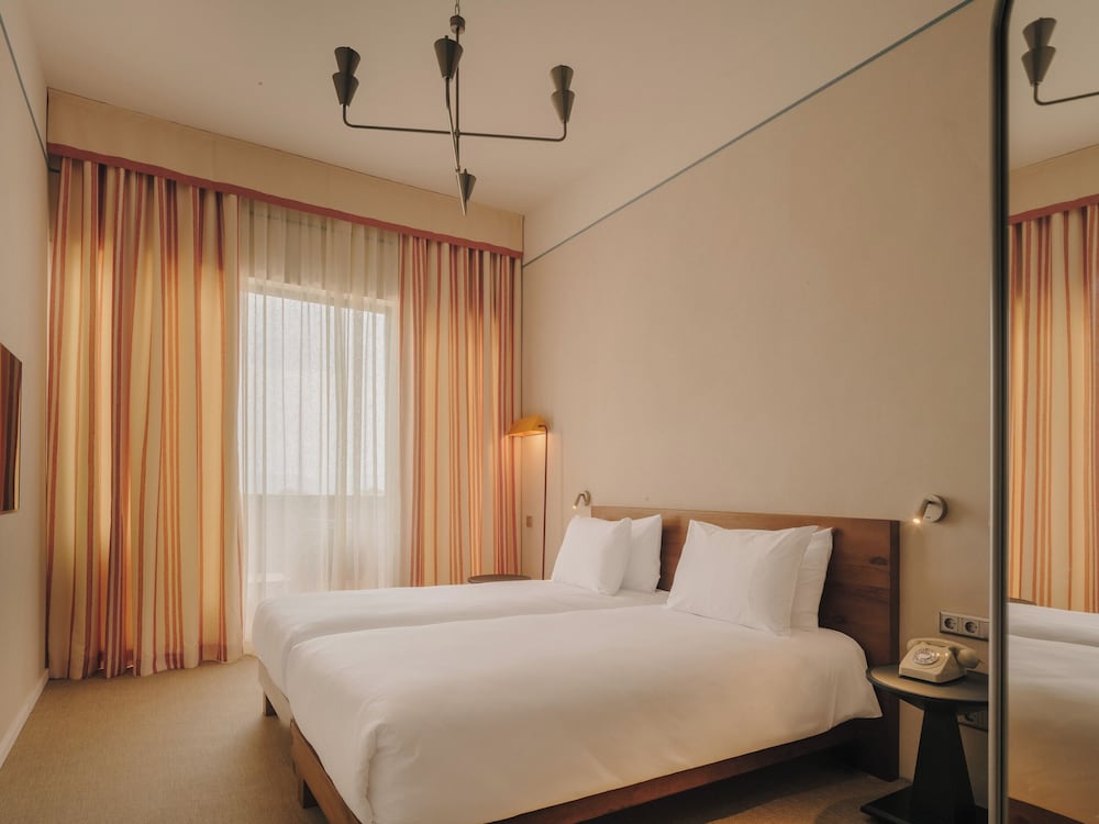 Pabellon Hotel 14/48