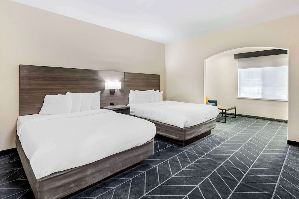 STANDARD, 2 QUEEN BEDS