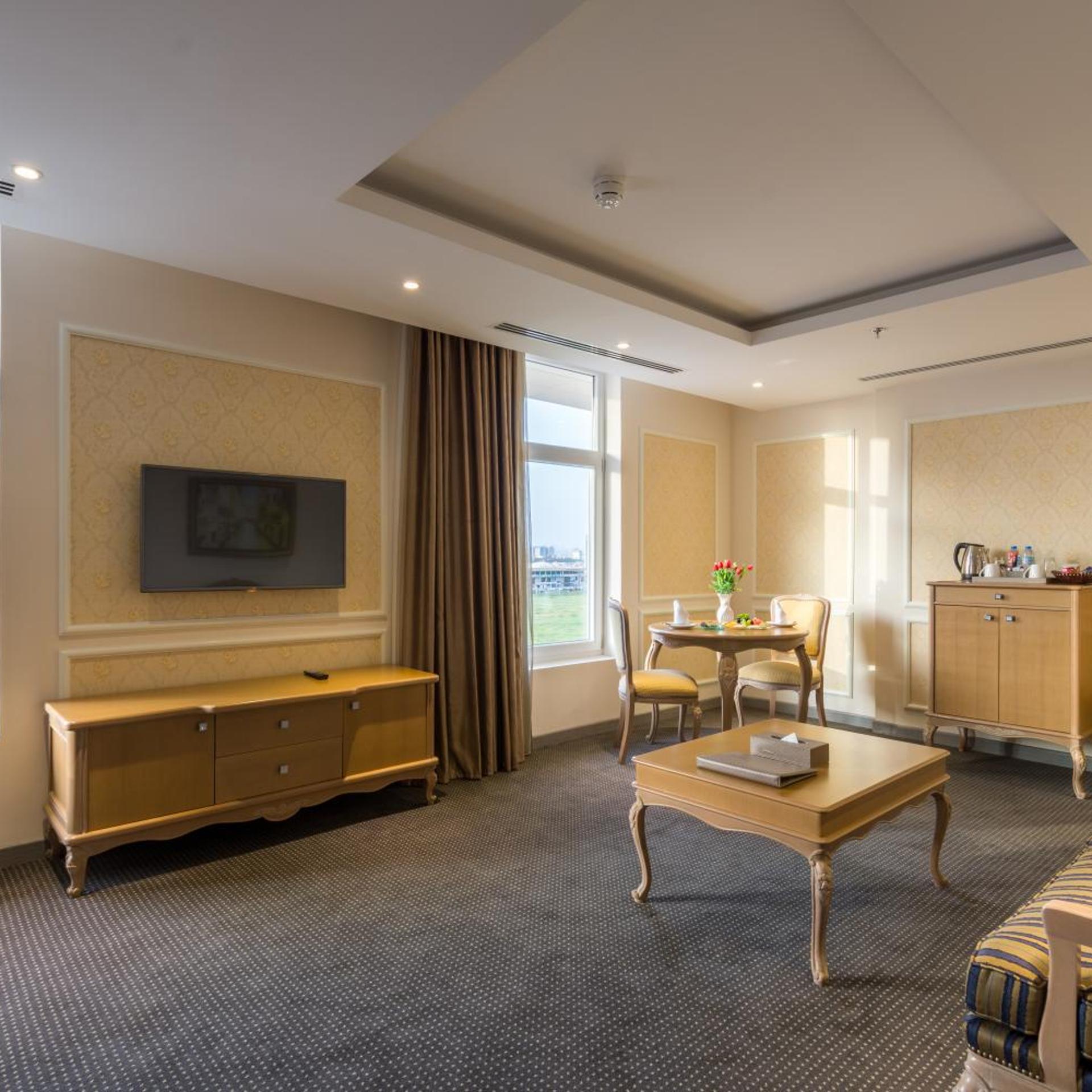 LA ROCHE HOTEL 38/53