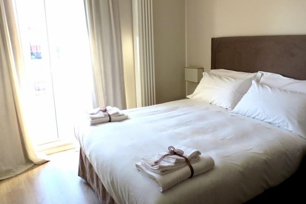 SUPERIOR, DOUBLE OR TWIN BED