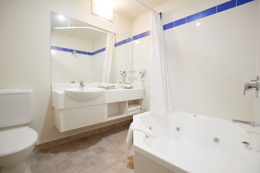 Ventura Inn Suites Hamilton 25/25