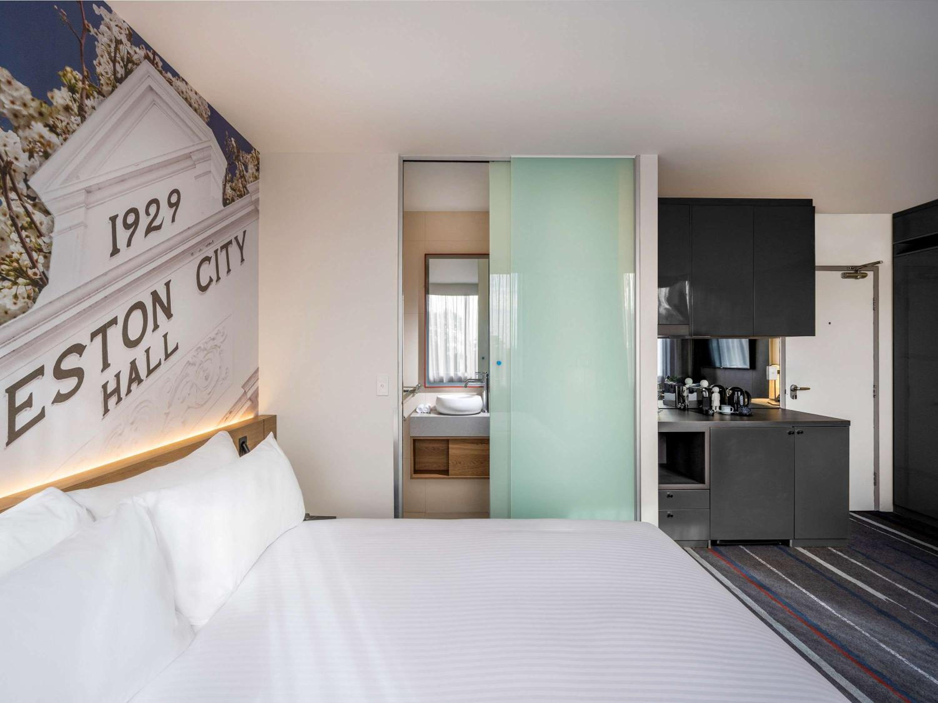 Studio, King Bed, Queen Bed, Kitchenette