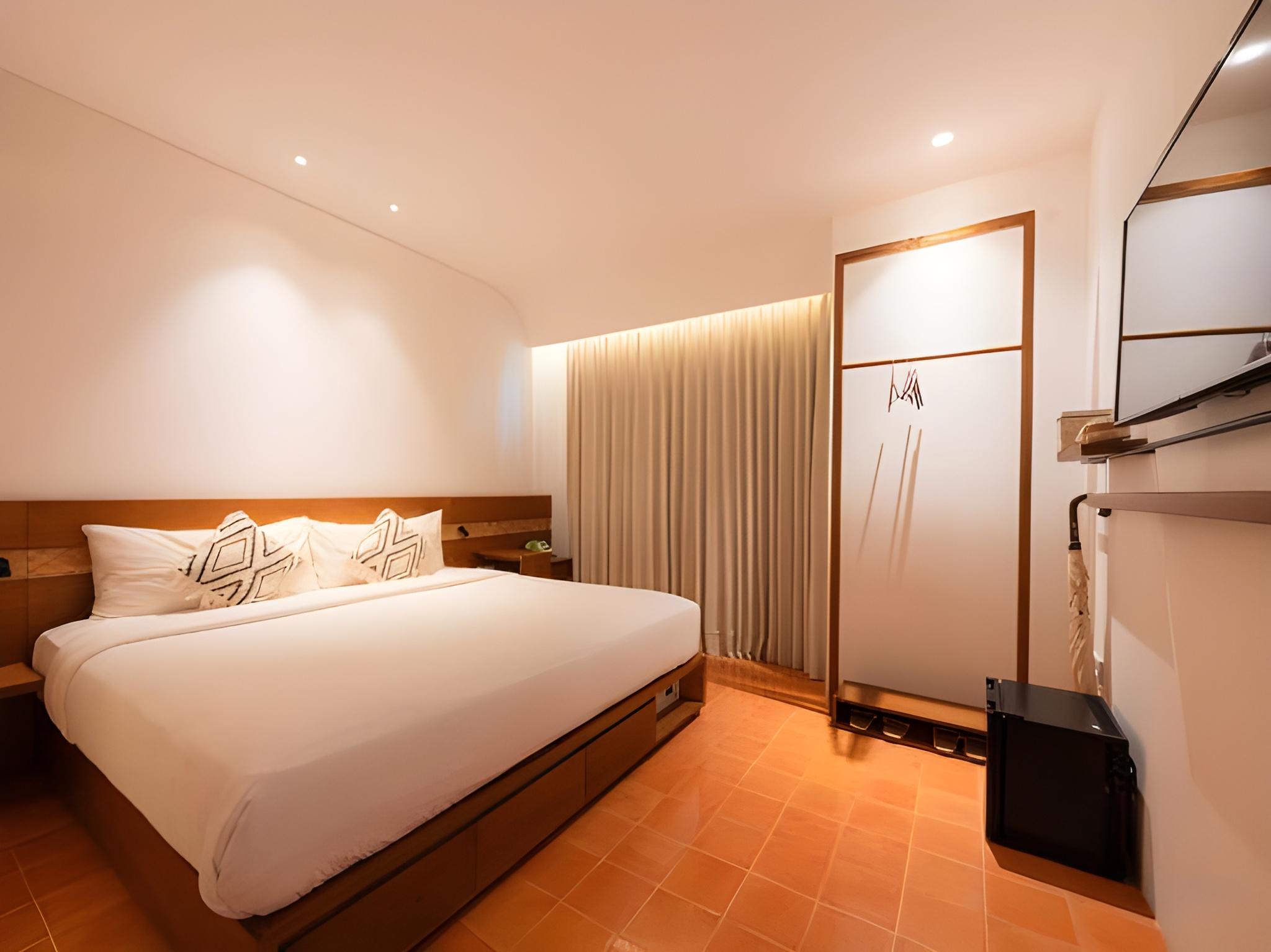 Cocoon, Garden View