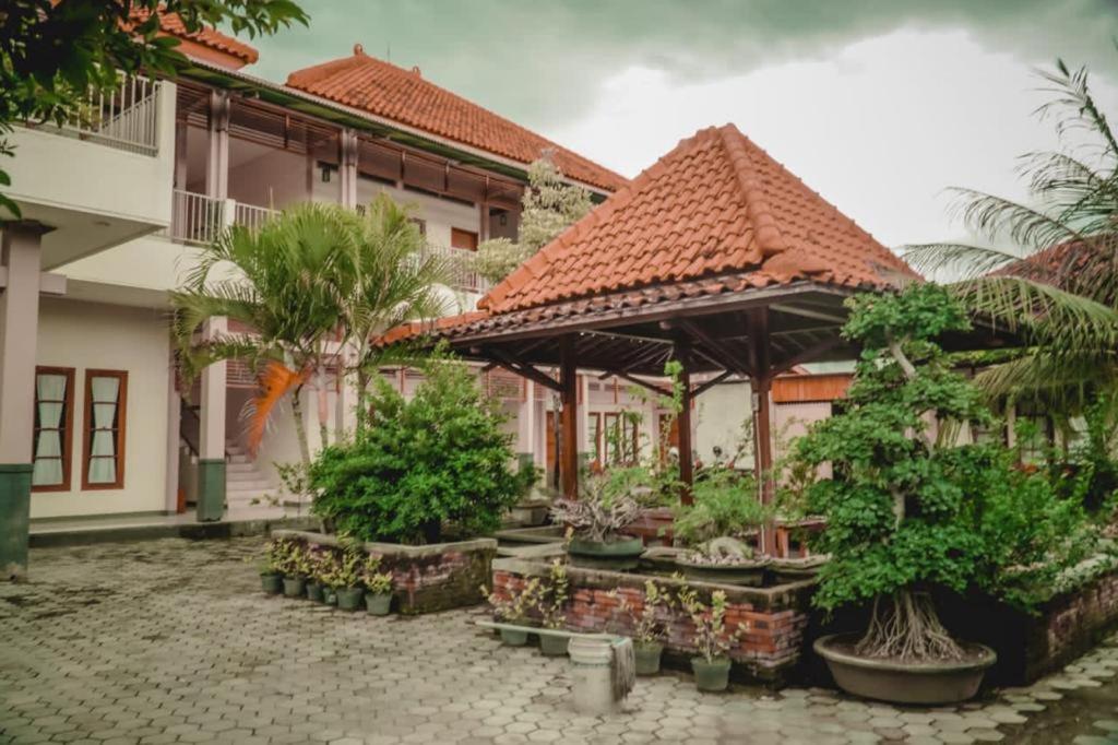 Grand Cepu Hotel 34/35