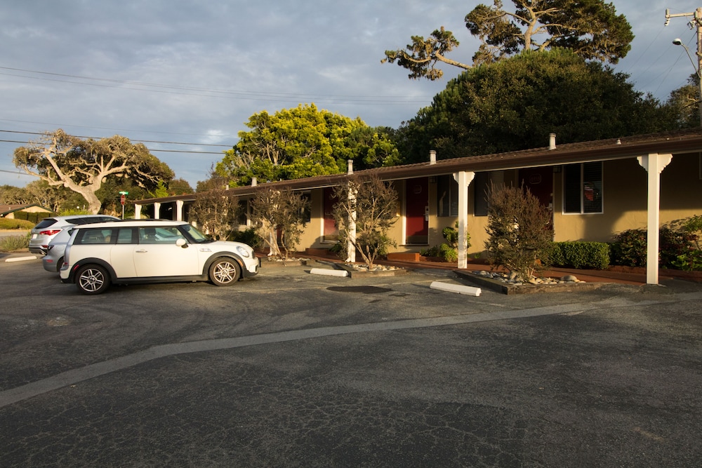 Monterey Peninsula Inn 52/63