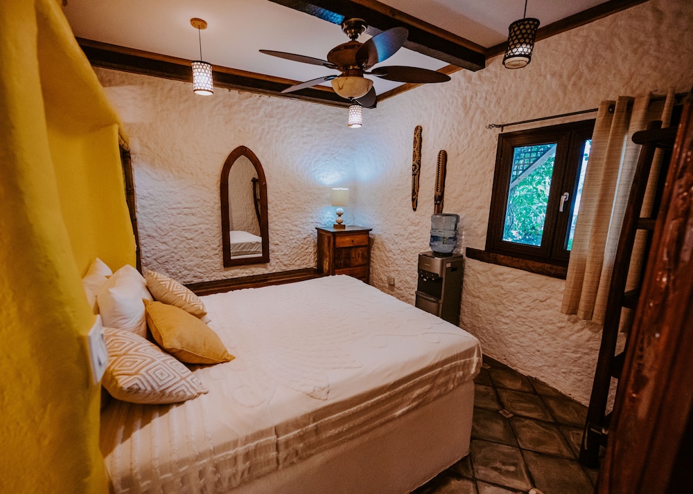 Tranquilseas Eco-Lodge, Diving Center, Restaurant &amp; Bar 15/50
