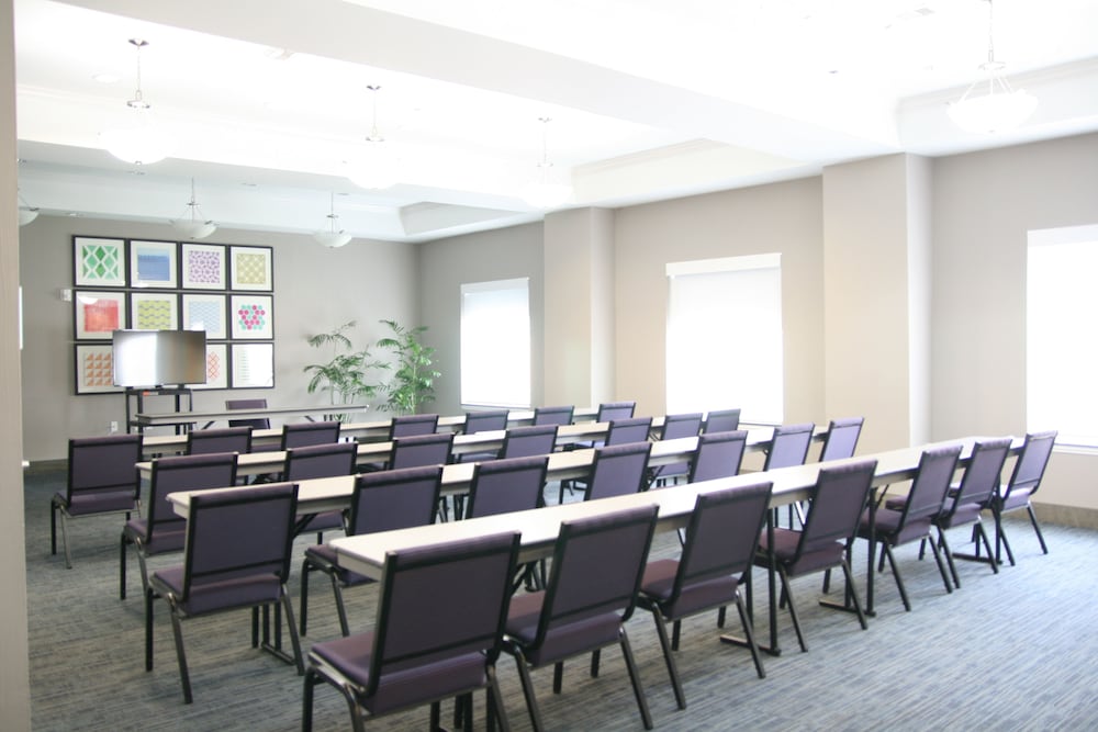 Holiday Inn Express Suites Clute Lake Jackson 54/63