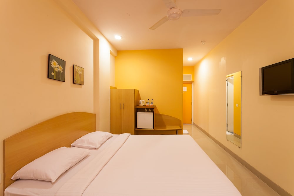 ROOM, DOUBLE BED