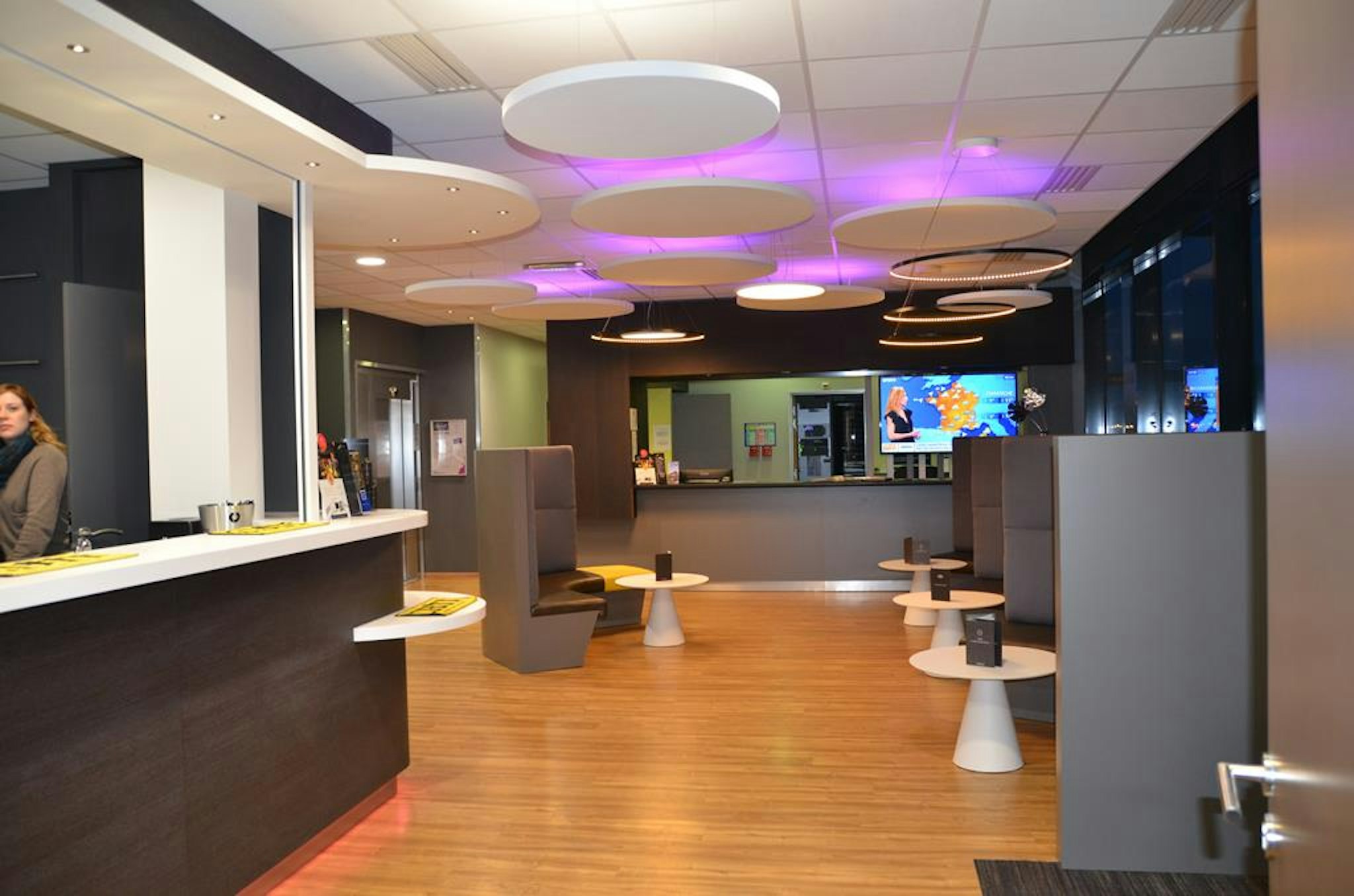 Lobby at B&B Hotel Bethune Bruay-La-Buissiere, BRUAY LA BUISSIERE