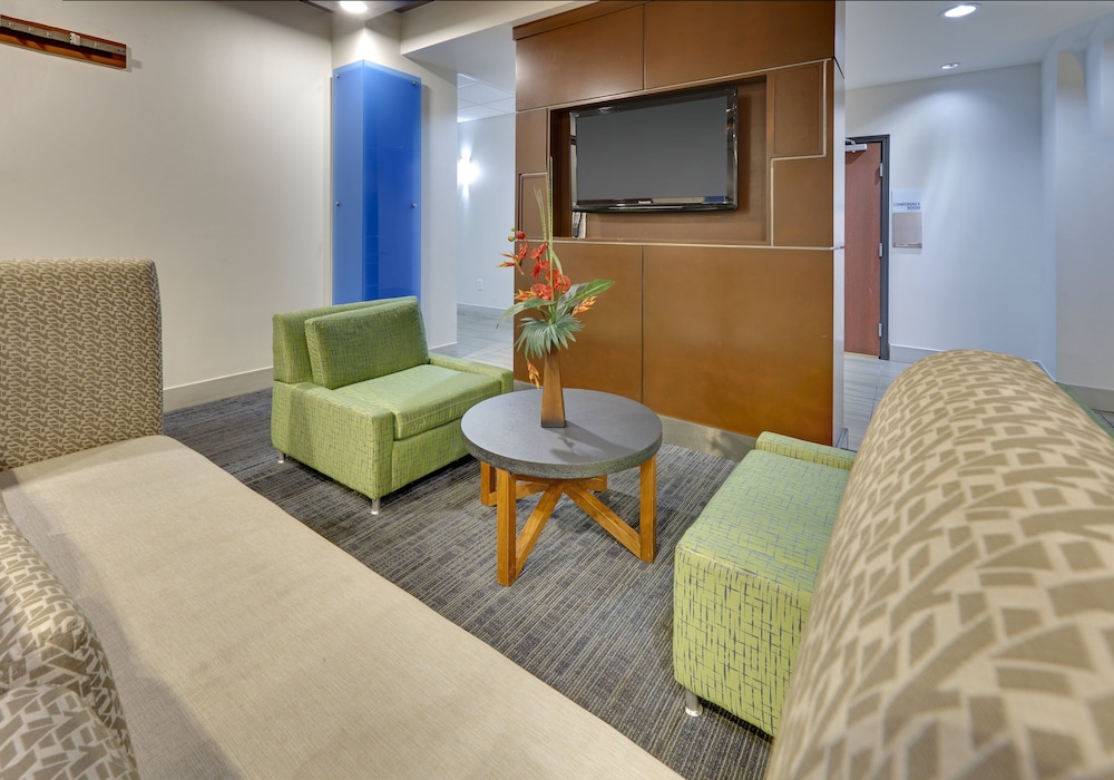 Holiday Inn Express Hotel And Suites Denton Unt Twu 45/68