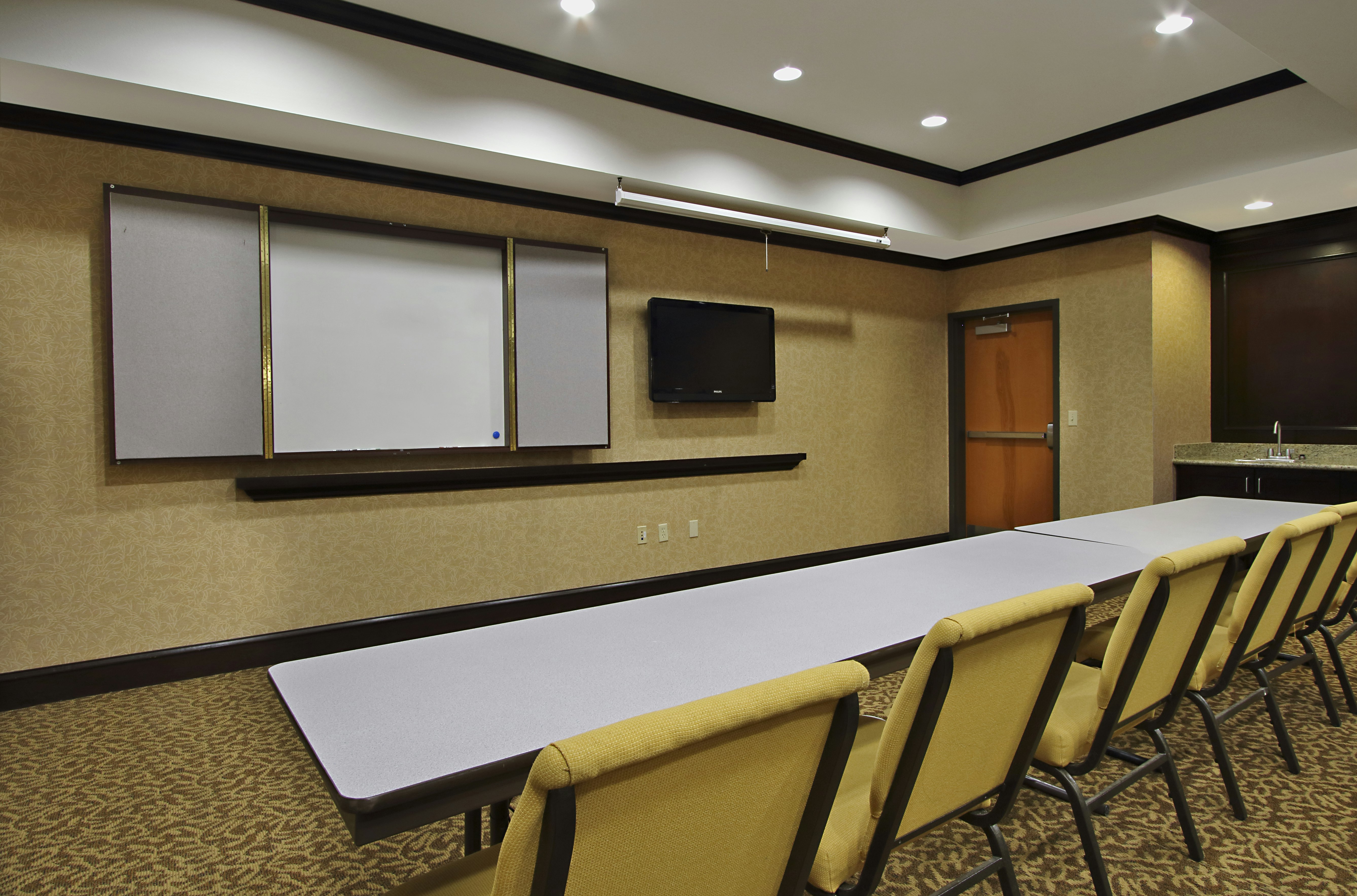 Hampton Inn And Suites Buffalo Tx 58/65