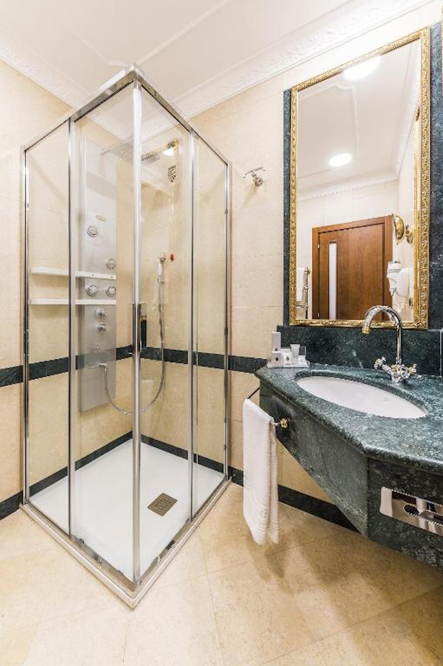 Phi Hotel Principe 35/60