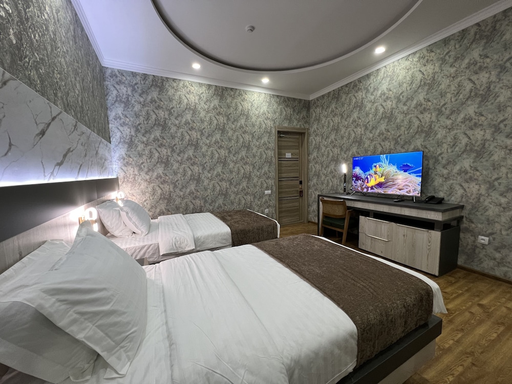 COMFORT, STUDIO, SUITE