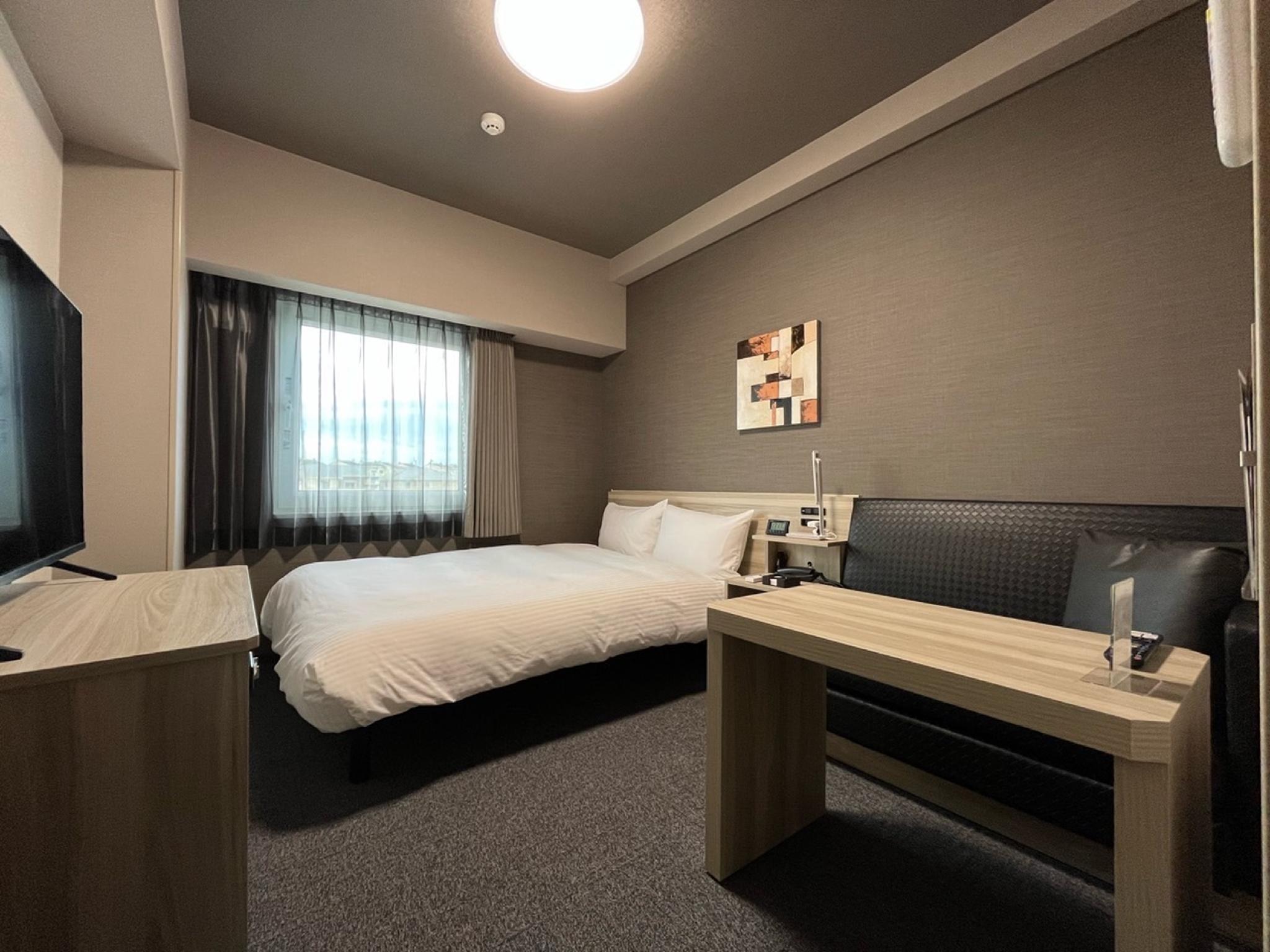 Semi Room, Semi Double Bed, Electronic Cigarette Only, Smoking
