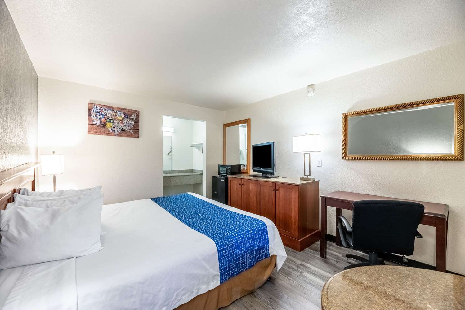 Econo Lodge Phoenix North I-17 6/16