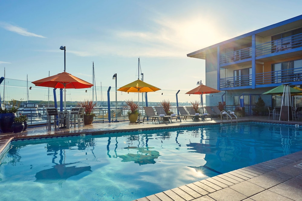 Waterfront Hotel - JDV by Hyatt 8/55
