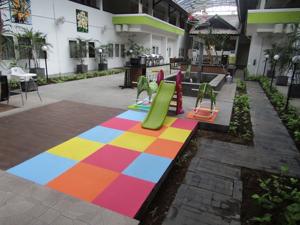 WHIZ PRIME HOTEL DARMO HARAPAN SURABAYA 18/26