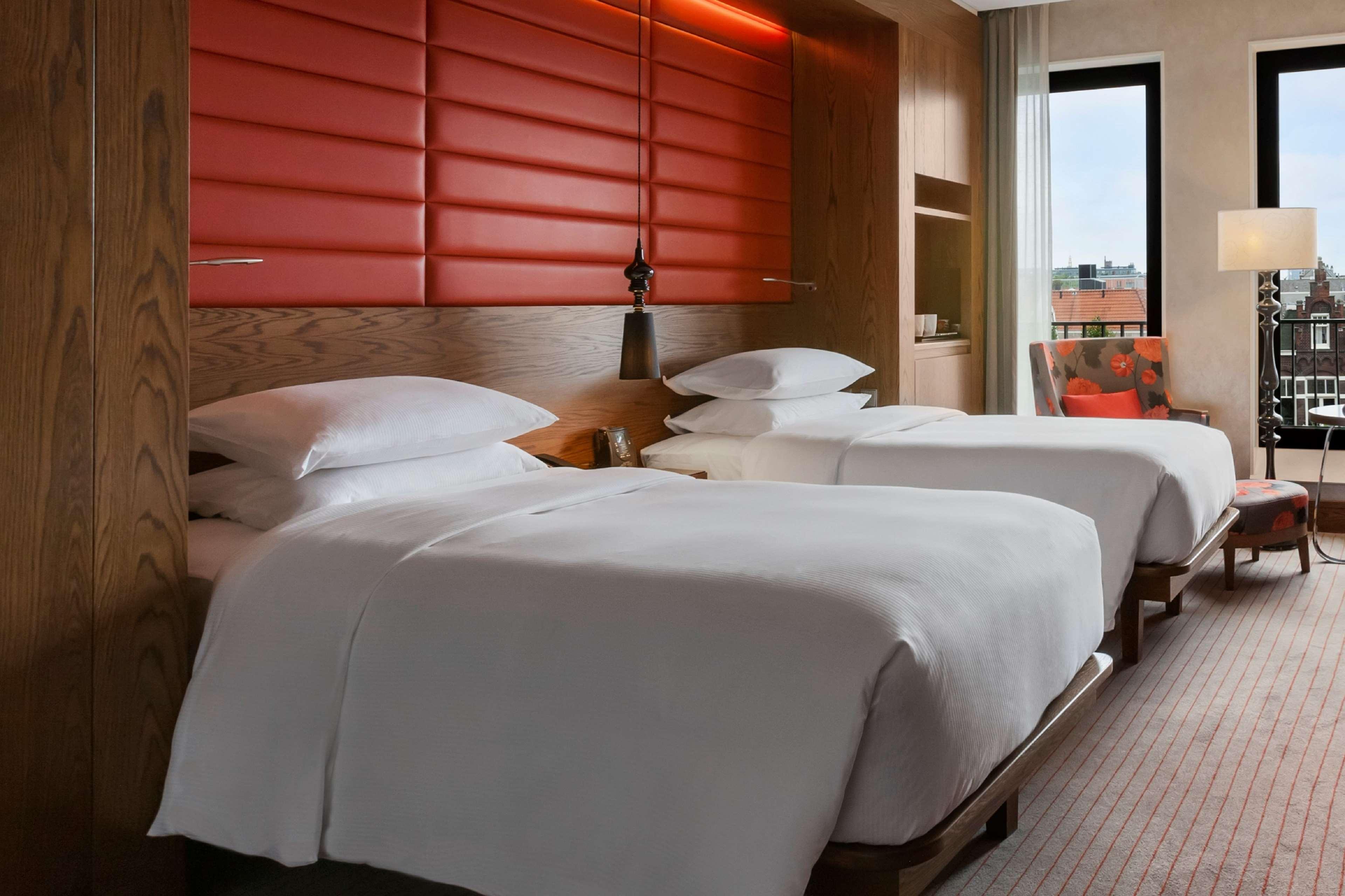 DELUXE, TWIN BEDS, ATRIUM VIEW