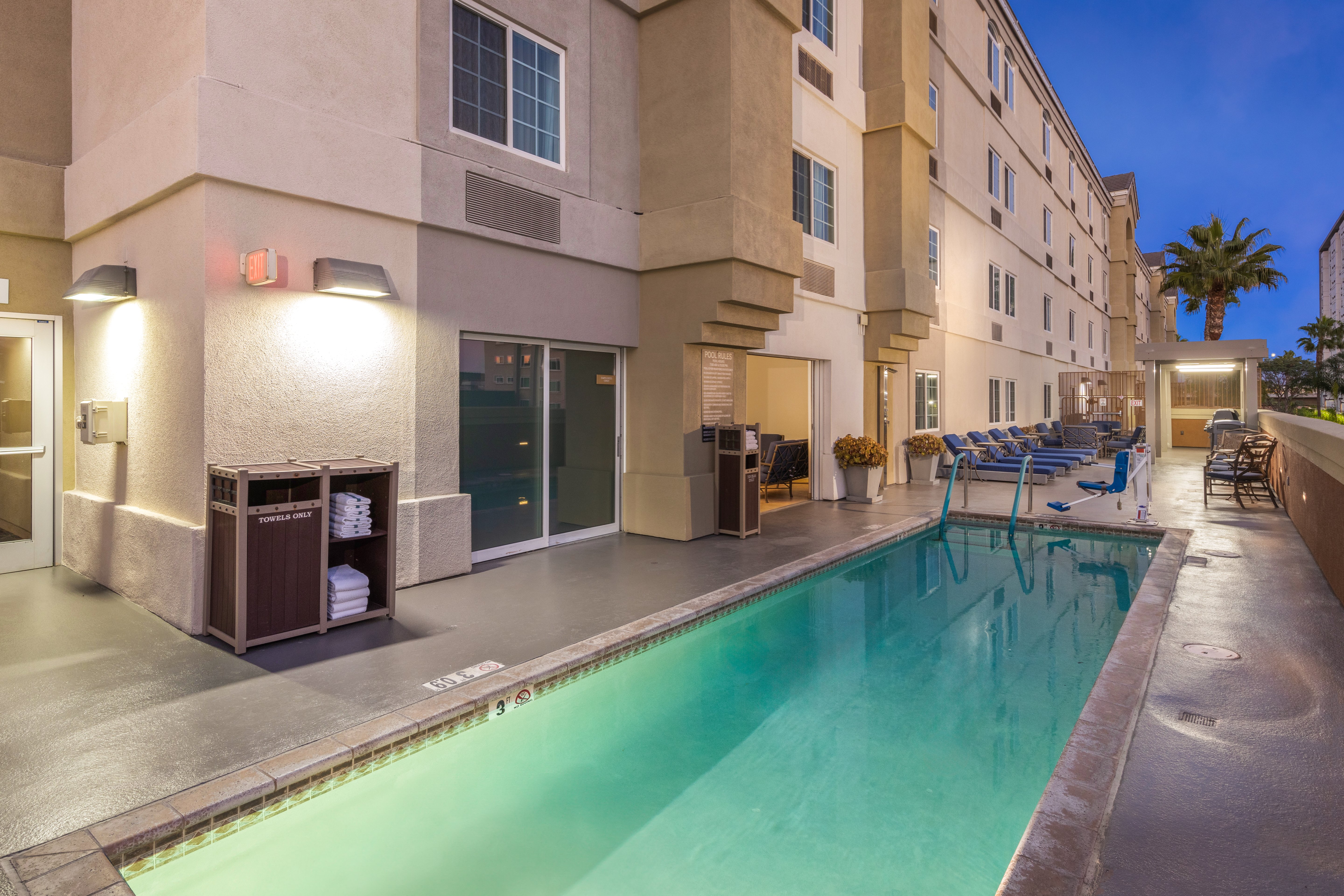 Candlewood Suites Anaheim - Resort Area 35/36