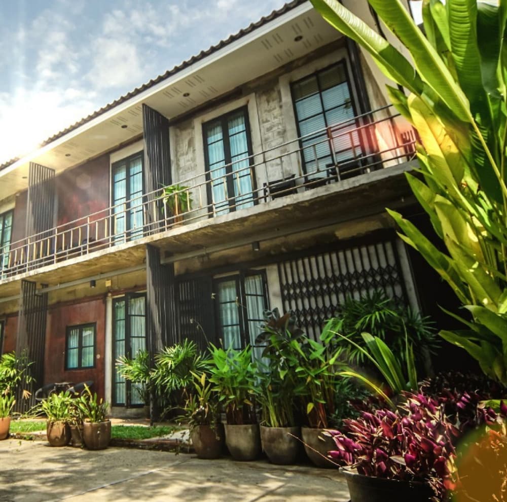 The Warehouse Chiang Mai 12/78