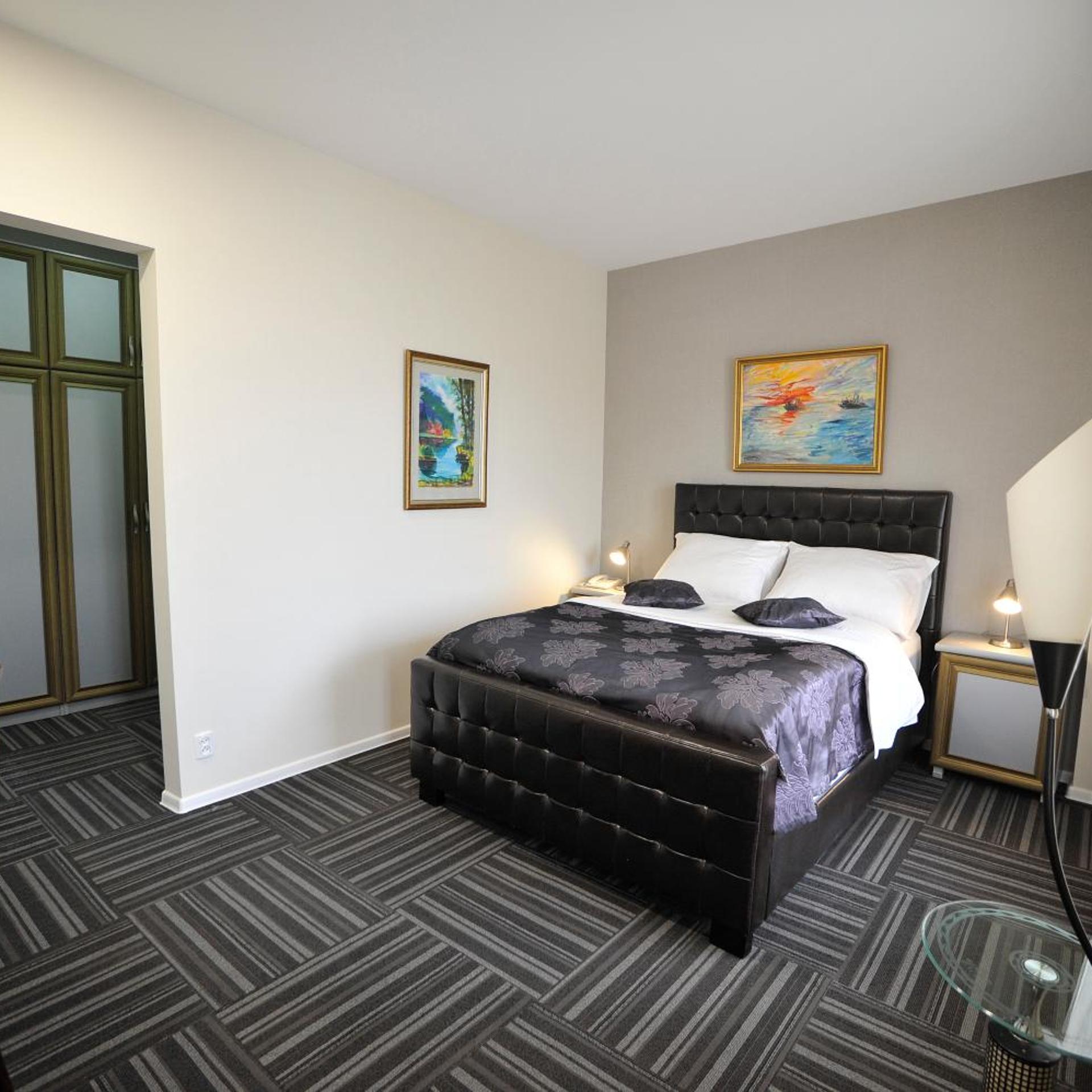 ZP HOTEL 8/45
