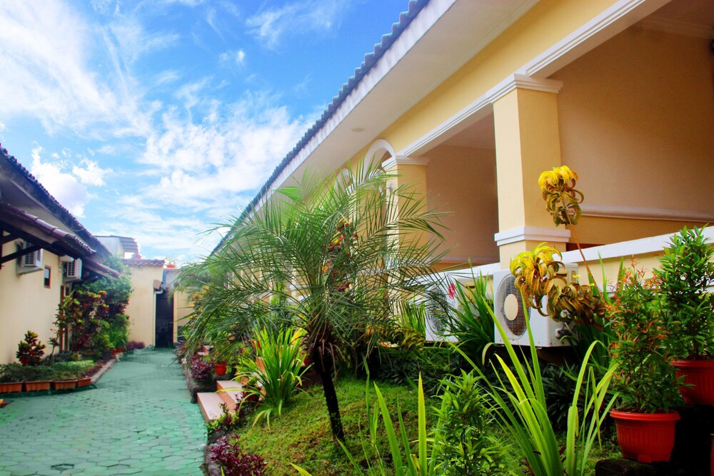 Front One Resort Yogyakarta 9/46