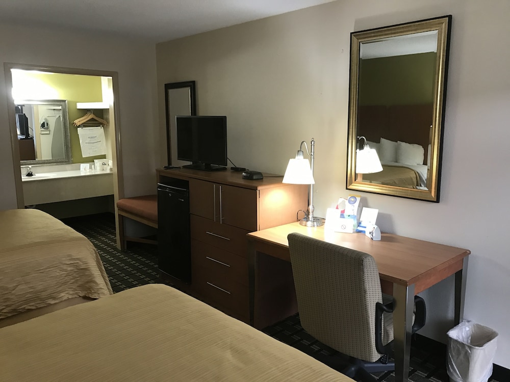 Clarion Inn Southern Pines - Pinehurst 13/31