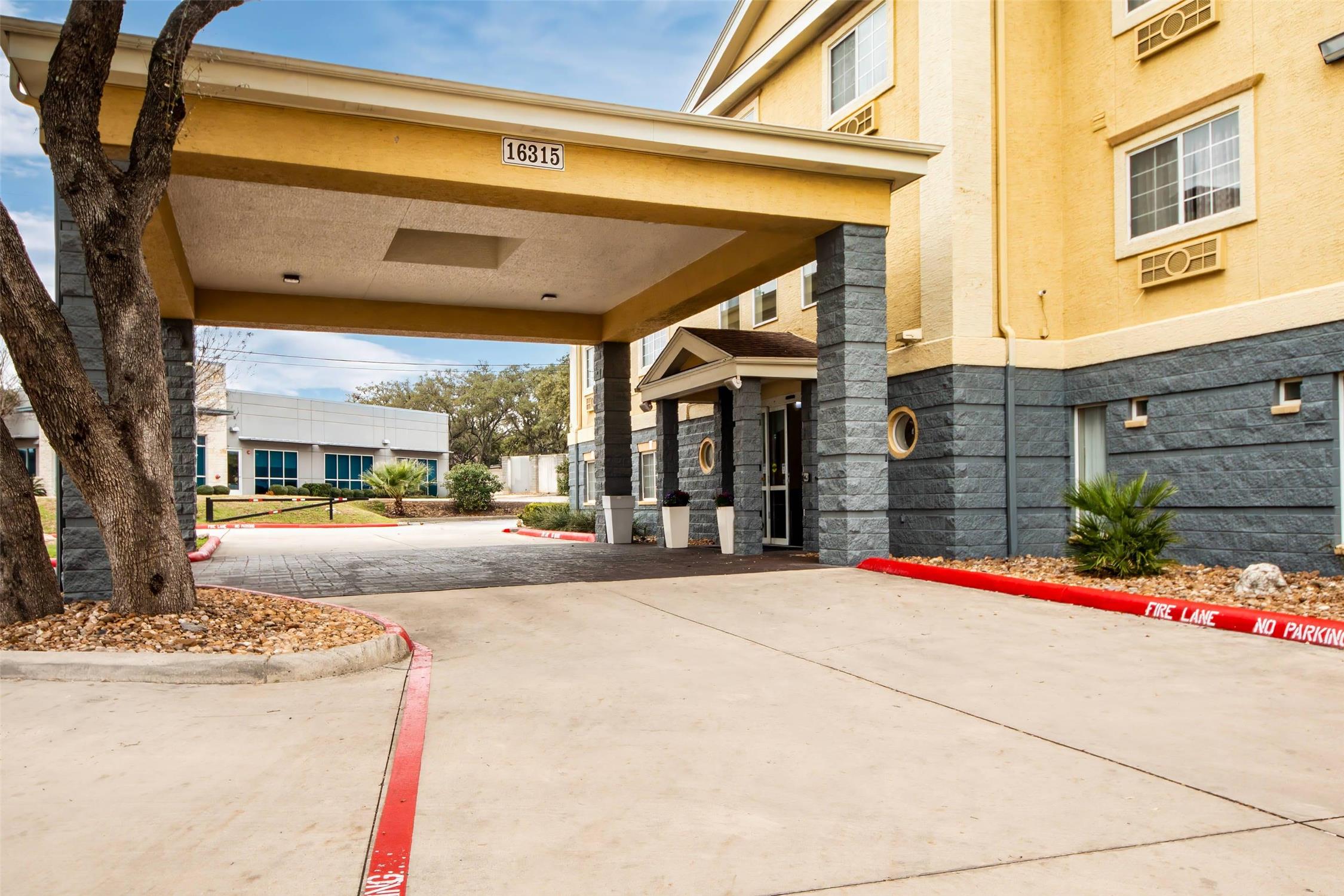 Quality Inn & Suites San Antonio Airport - Stone Oak 31/37