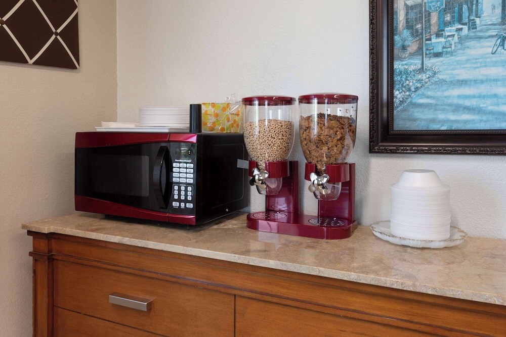 Travelodge By Wyndham Redwood Falls 11/30