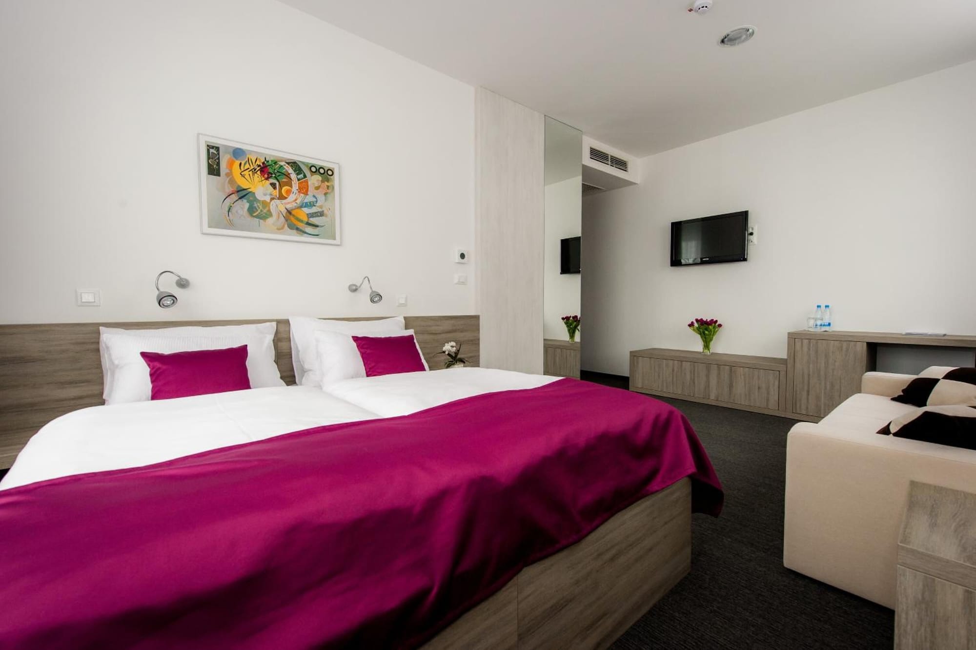 غرفة سوبيريور بسريرين منفصلين مع أريكة، Meksiko Hotel 8/10